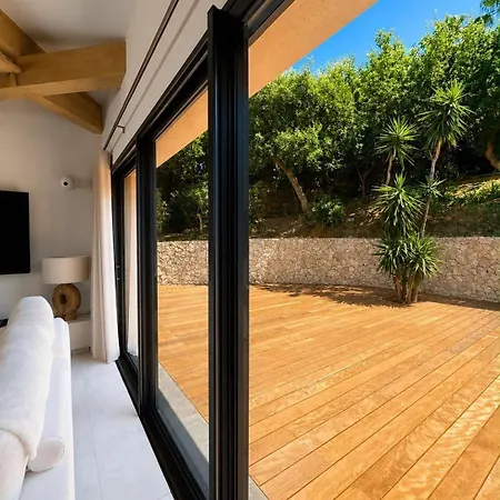Deva - Vue - Piscine - Prestations De Gamme Σαιν-Τροπέ