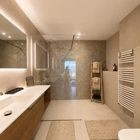 Deva - Vue - Piscine - Prestations De Gamme Villa